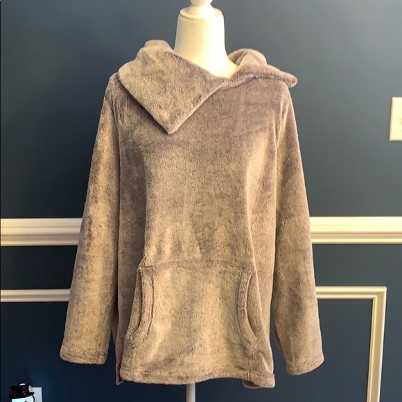 AnyBody Tops - Women’s split collard Sherpa like sweatshirt